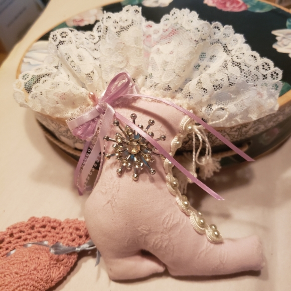 HANDCRAFTED Gift Box Victorian Boot Brooch Sachet Headband Egg Jewelry - Picture 6 of 13